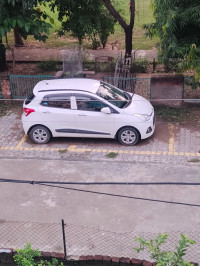 White Hyundai i10 Sports