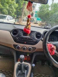 White Hyundai i10 Sports