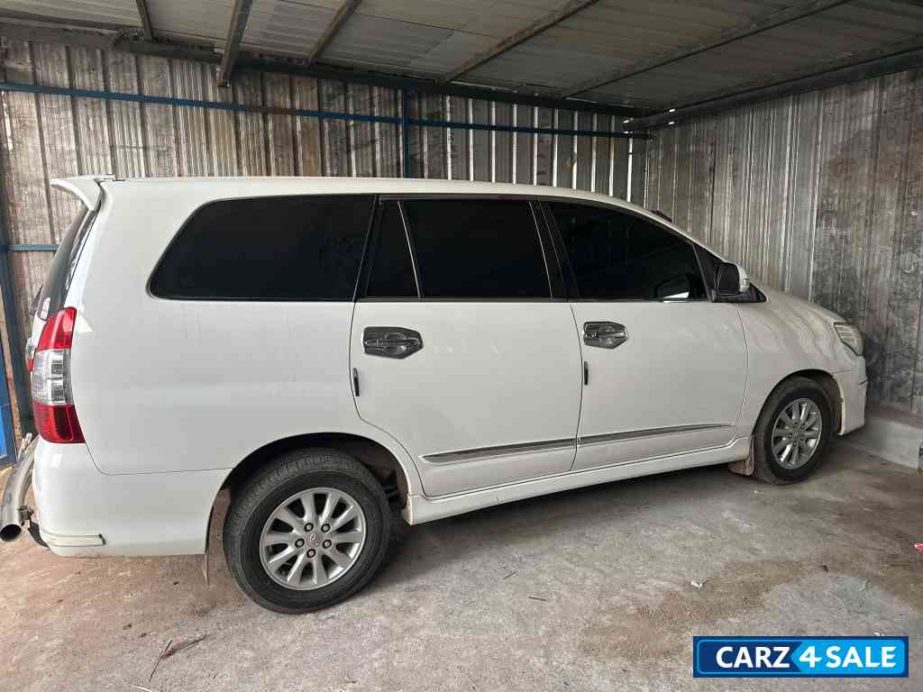 White Toyota Innova v