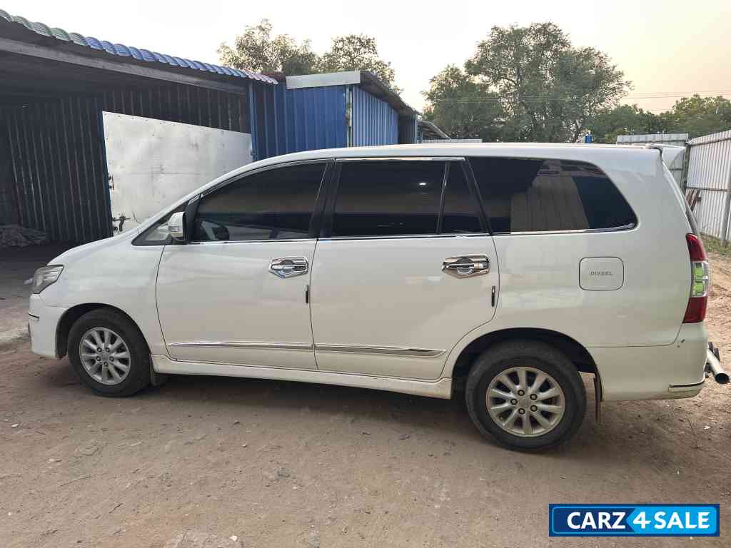 White Toyota Innova v