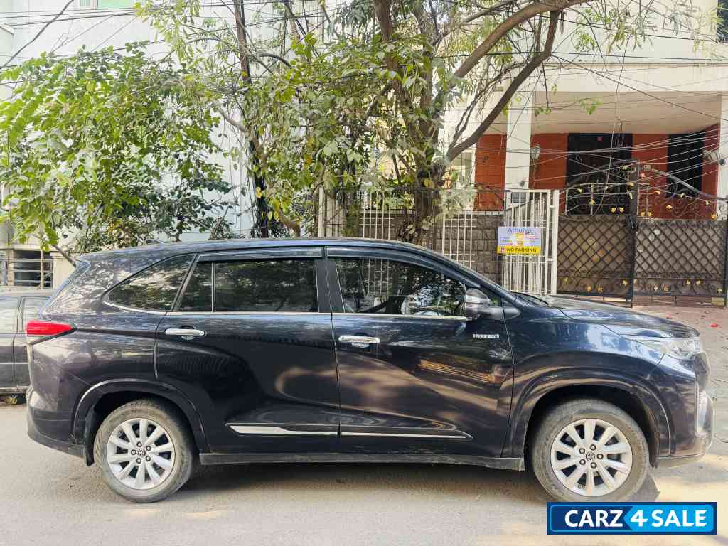 Black Toyota Innova Hycross Vx 7str hybrid