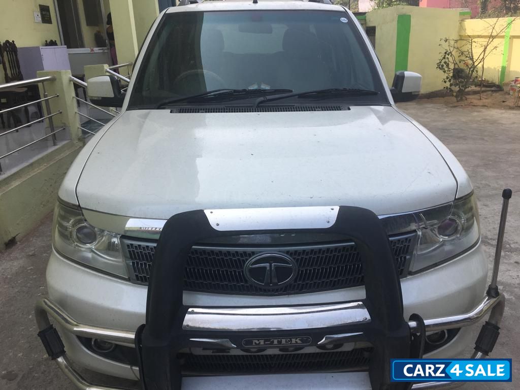 White Tata  Safari storme