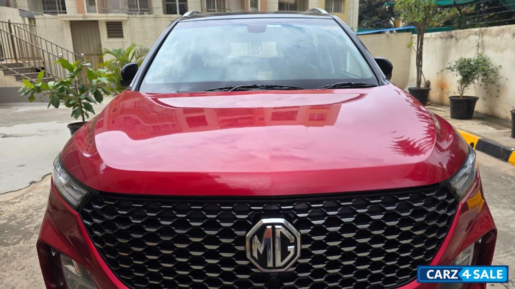 Dual Tone Red And Black MG Hector Plus Sharp Diesel Dual Tone 6 Seater