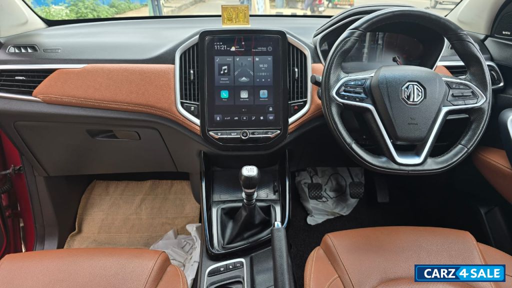 Dual Tone Red And Black MG Hector Plus Sharp Diesel Dual Tone 6 Seater