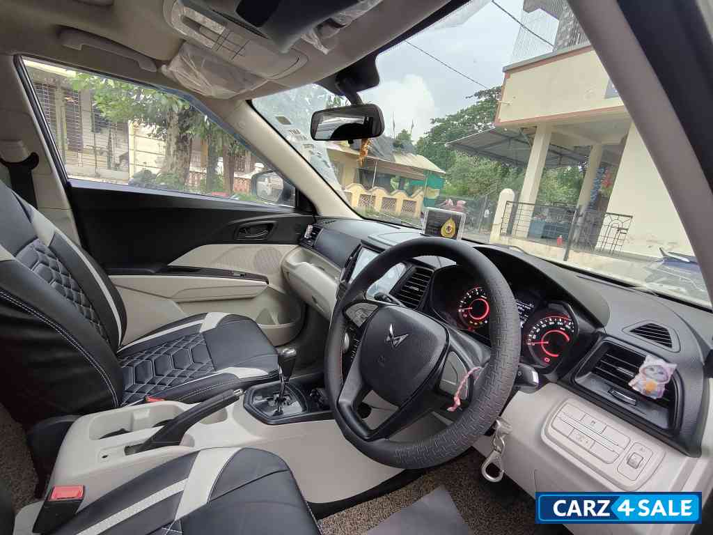 Mahindra XUV300 W6 amt petrol