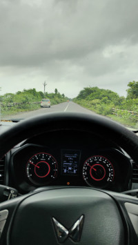 Mahindra XUV300 W6 amt petrol