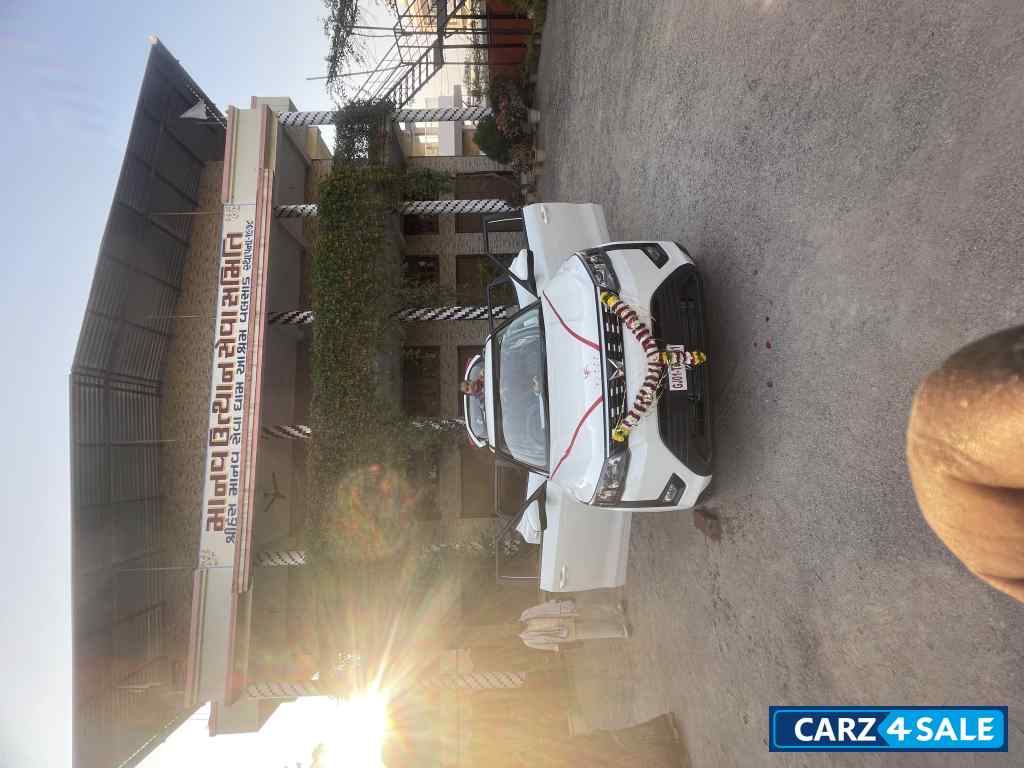 Mahindra XUV300 W6 amt petrol