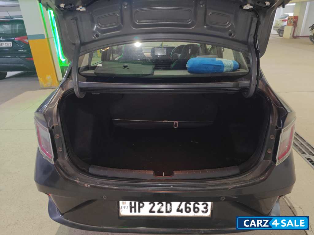 Hyundai Aura 2nd top model