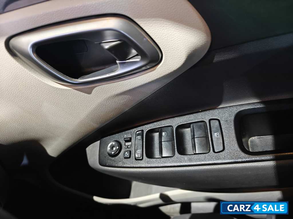 Hyundai Aura 2nd top model