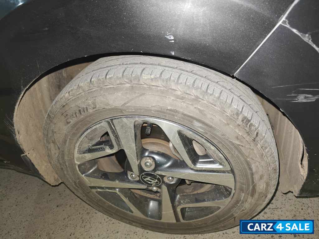 Hyundai Aura 2nd top model