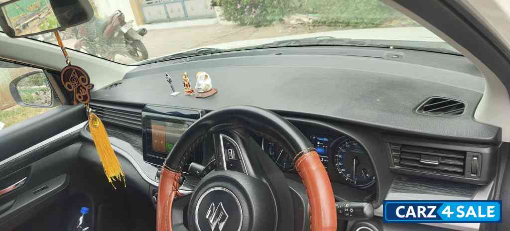 White Maruti Suzuki XL6 Zeta