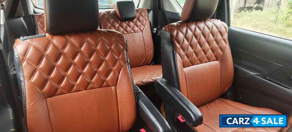 White Maruti Suzuki XL6 Zeta