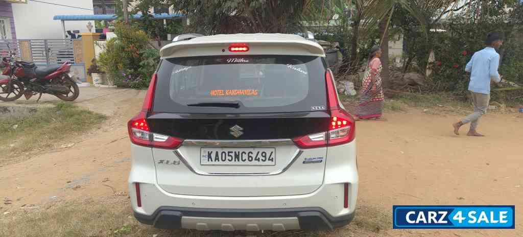 White Maruti Suzuki XL6 Zeta