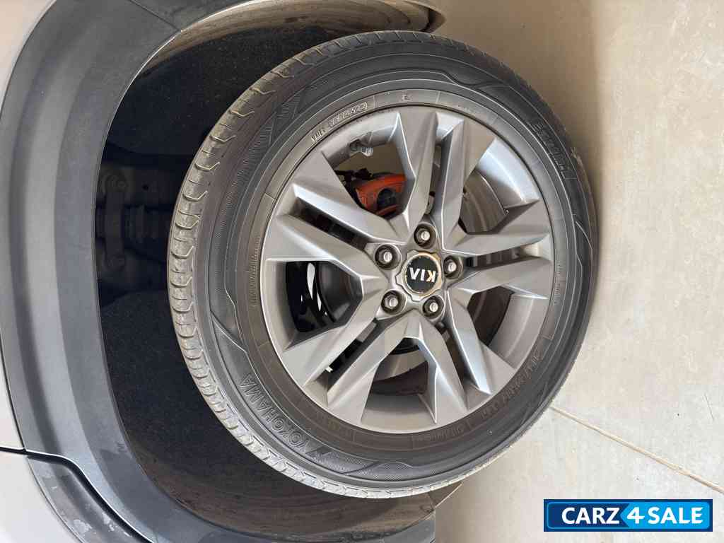 Steel Silver Kia Seltos HTX IVT 1.5G automatic petrol