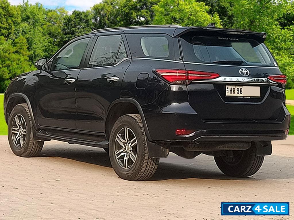 Toyota Fortuner 2.8L 2WD MT DSL