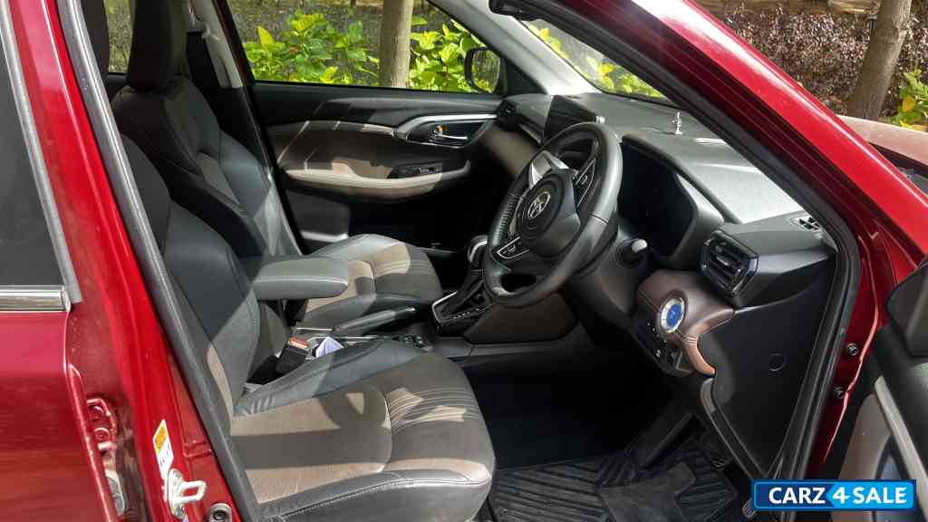 Toyota Urban Cruiser Hyryder Model V AT Hybrid Toyota Urban Cruiser Hyryder Model V AT Hybrid