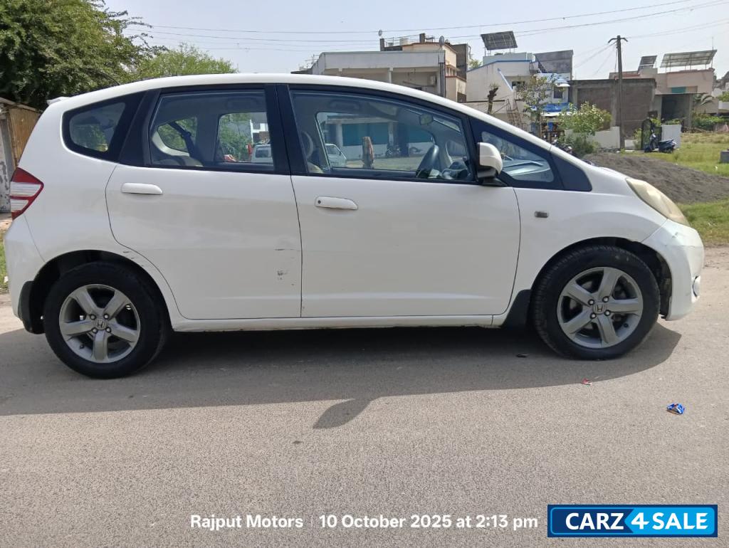 T. White Honda Jazz Top Model