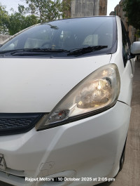 T. White Honda Jazz Top Model