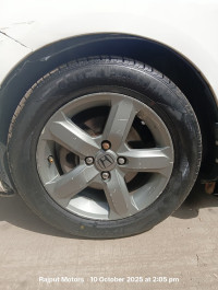 T. White Honda Jazz Top Model