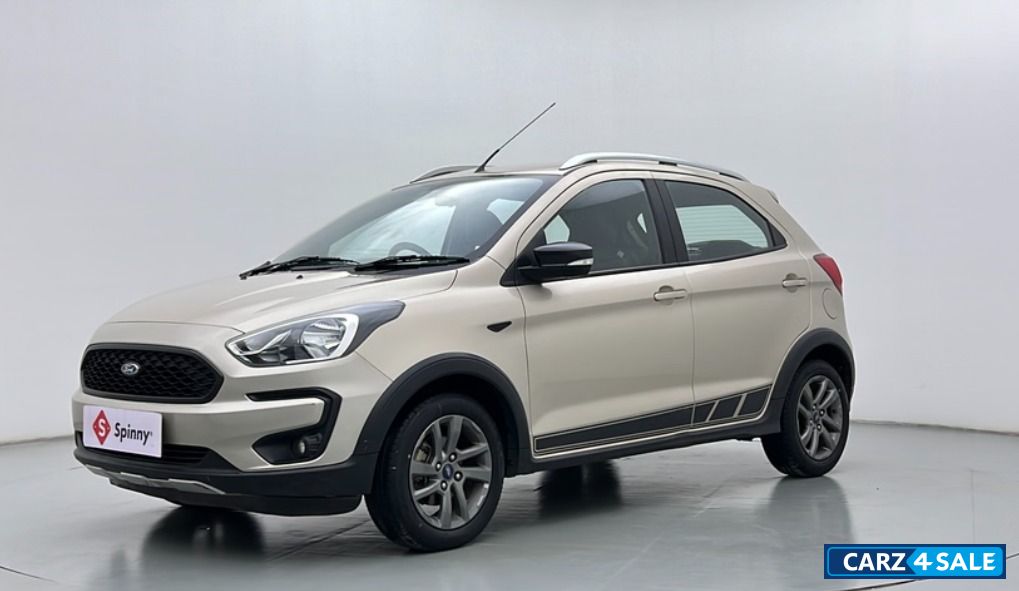 White Gold Ford Freestyle Titanium Petrol