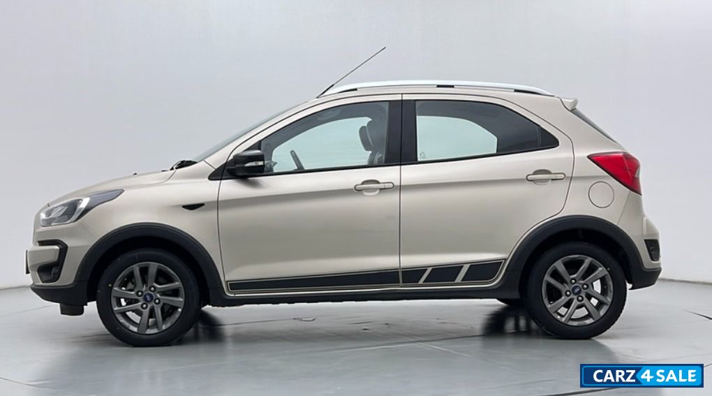 White Gold Ford Freestyle Titanium Petrol