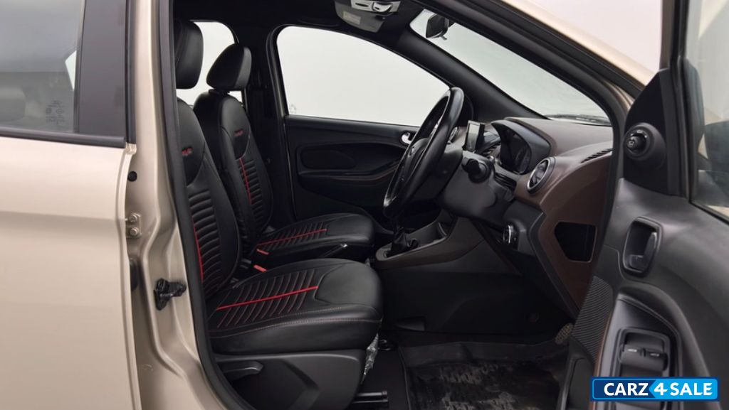 White Gold Ford Freestyle Titanium Petrol