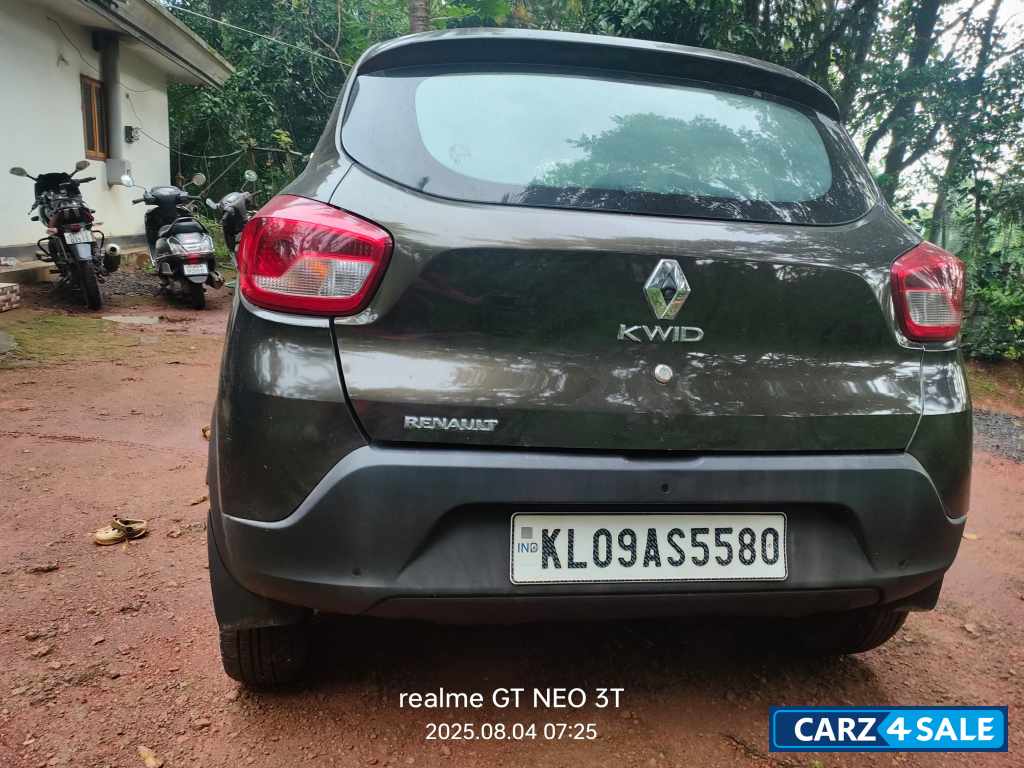 Green Renault Kwid Petrol