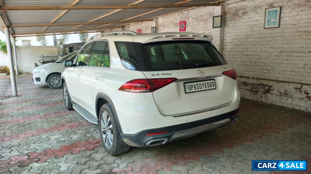White Mercedes-Benz GLE