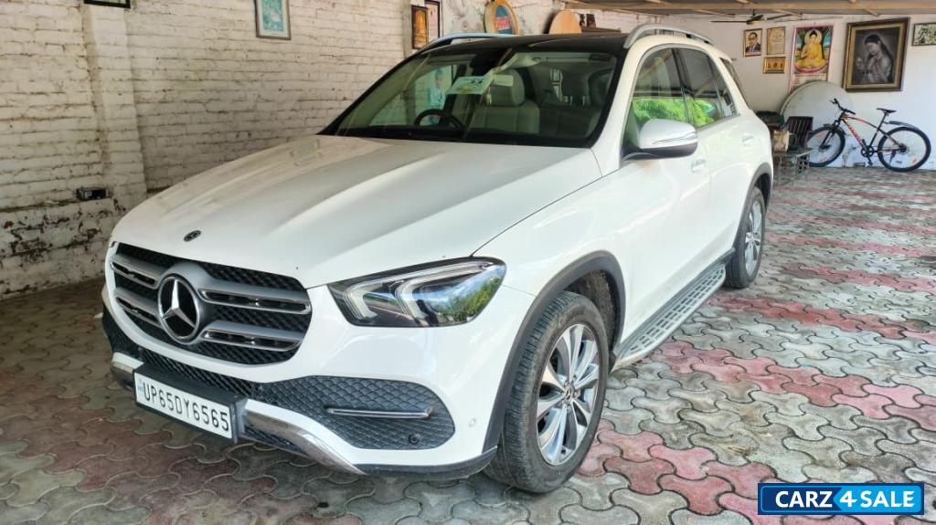 White Mercedes-Benz GLE