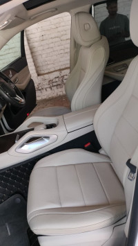 White Mercedes-Benz GLE