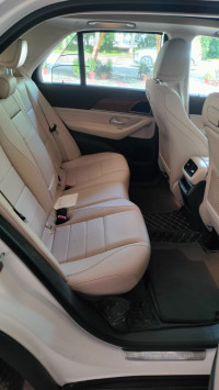 White Mercedes-Benz GLE