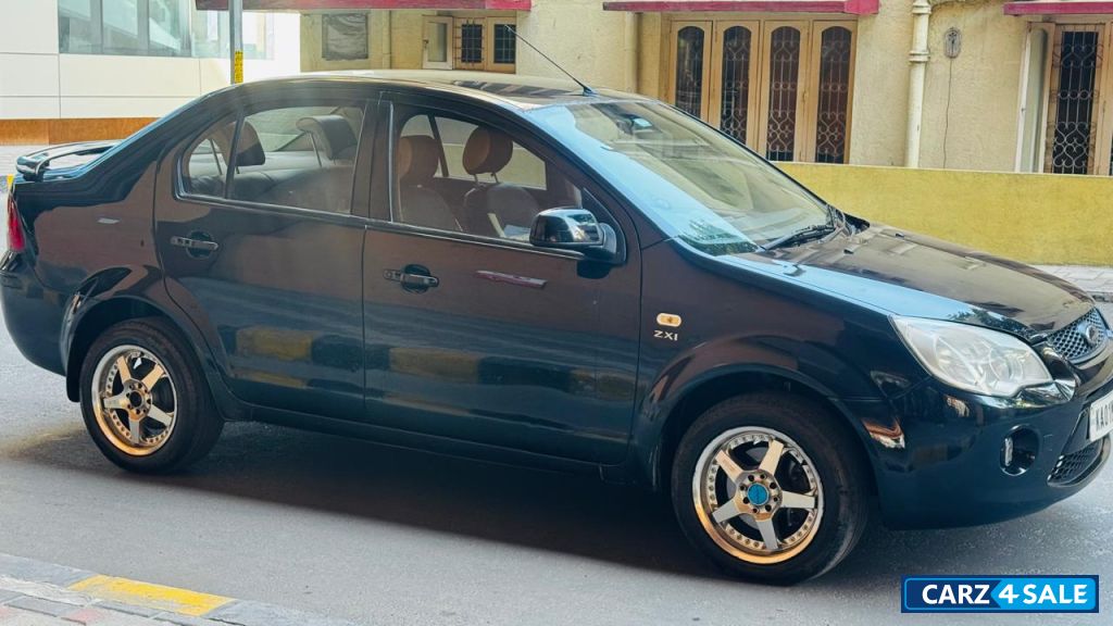 Black Ford Fiesta Diesel