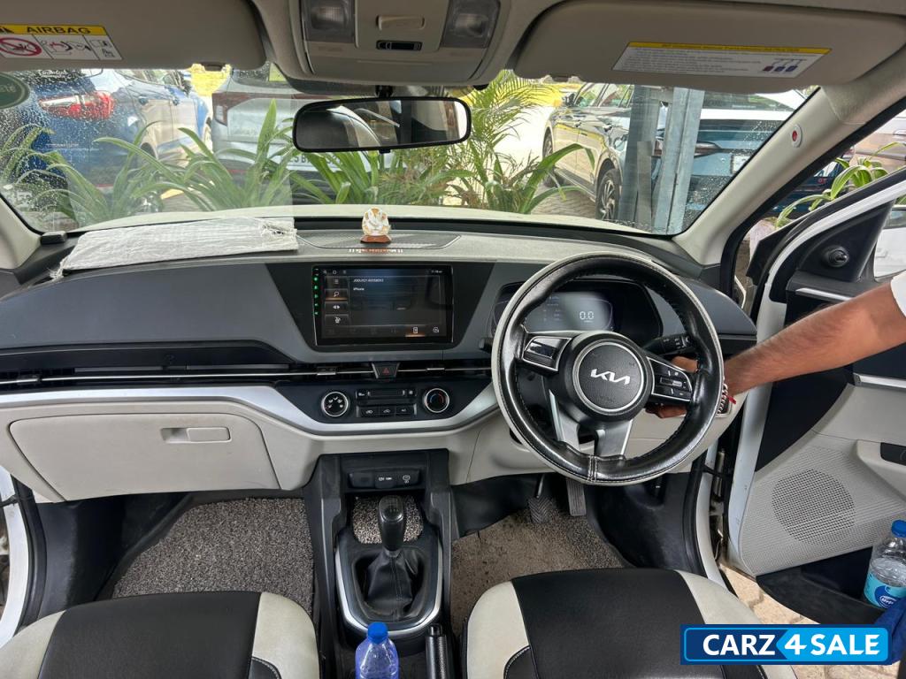 White Kia Carens CARENS D1.5 IMT MDRIVE7