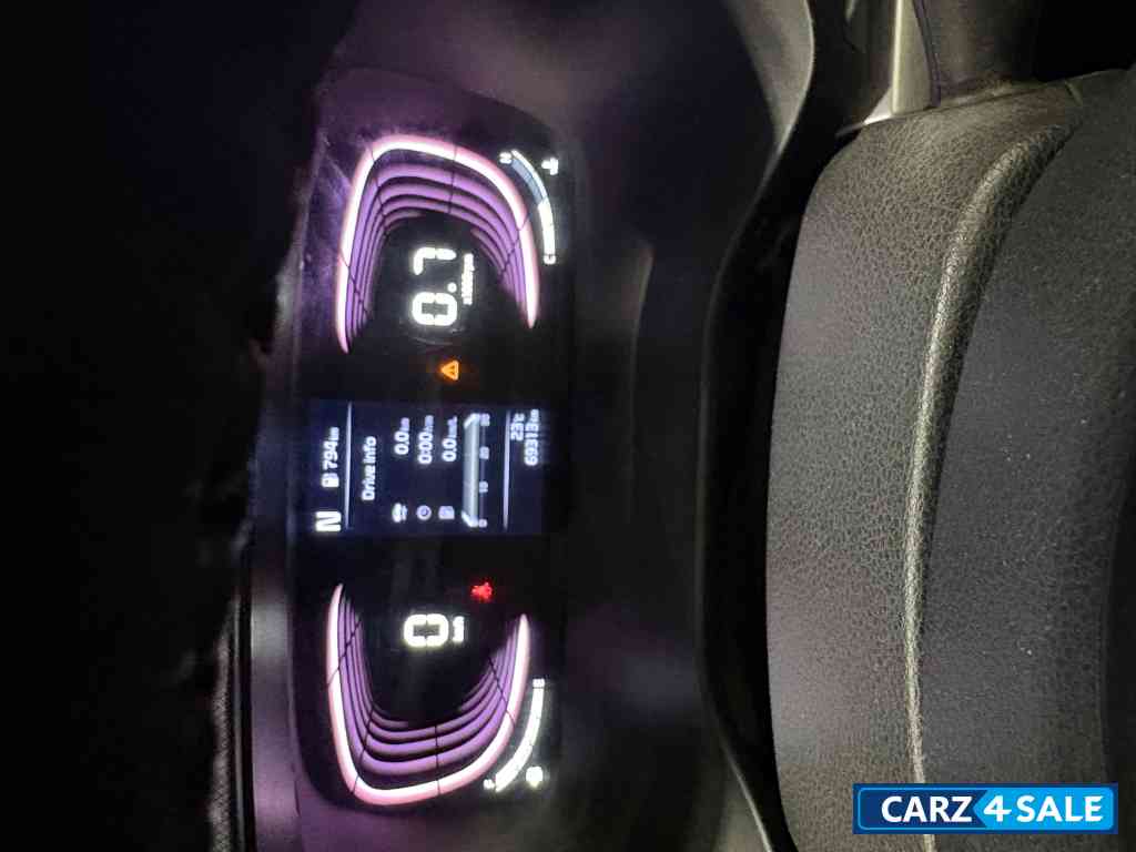 White Kia Carens CARENS D1.5 IMT MDRIVE7