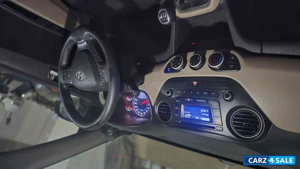 Blue Hyundai  Grand i10