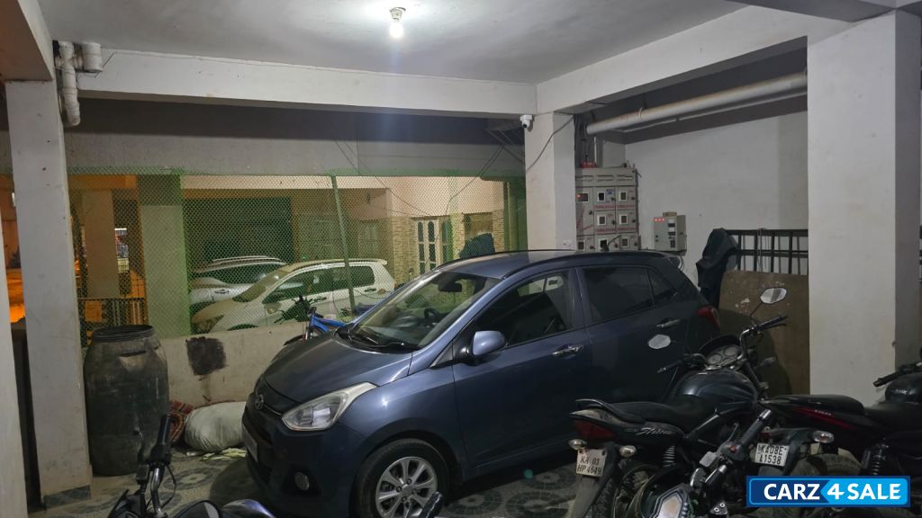 Blue Hyundai  Grand i10