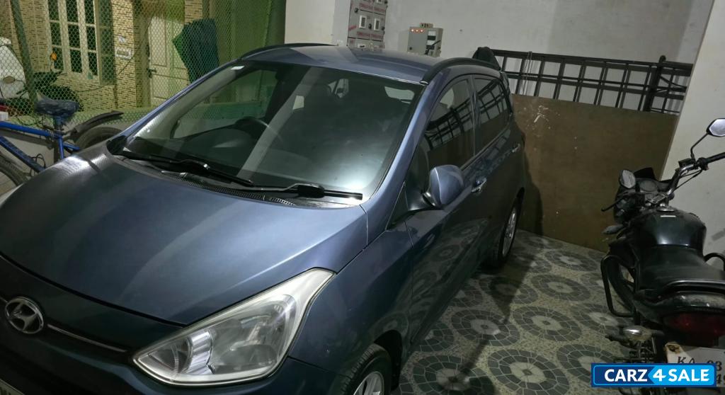 Blue Hyundai  Grand i10