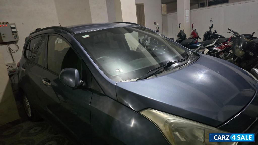 Blue Hyundai  Grand i10