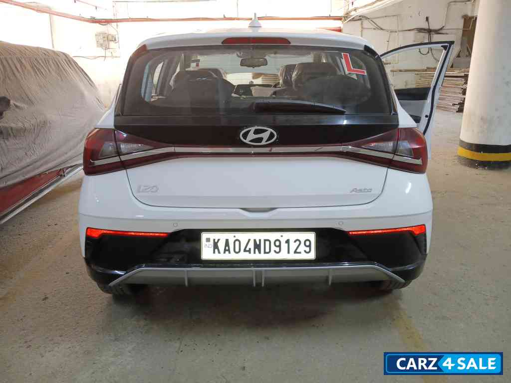 White Hyundai i20 Petrol