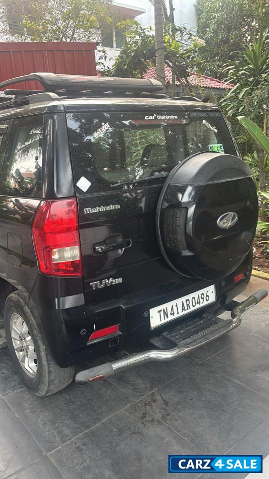 Mahindra TUV300 T4