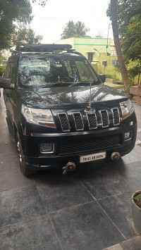 Mahindra TUV300 T4
