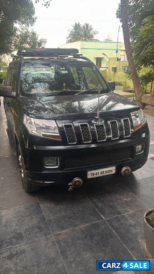 Mahindra TUV300 T4
