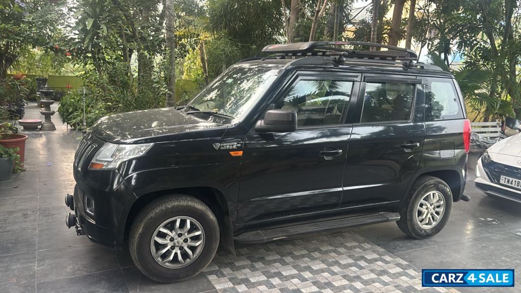 Mahindra TUV300 T4