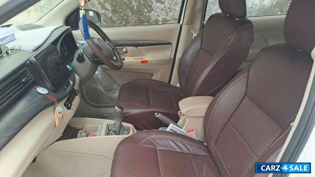 White Maruti Suzuki Ertiga ZXI (O)