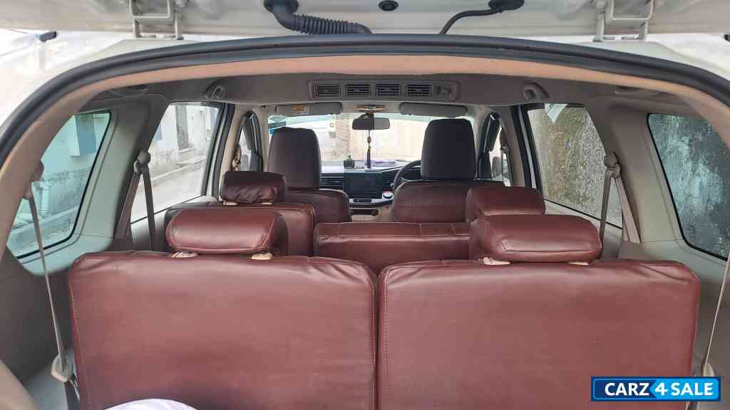 White Maruti Suzuki Ertiga ZXI (O)