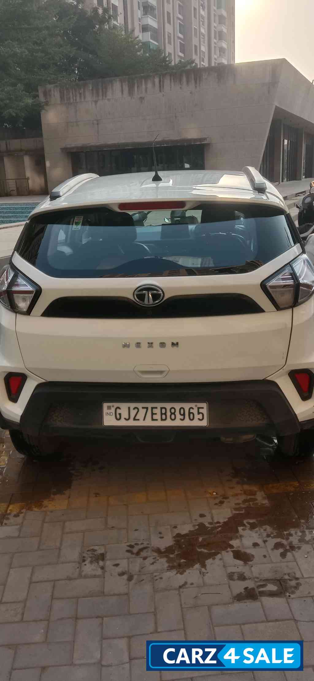 Tata Nexon Xm Sunroof