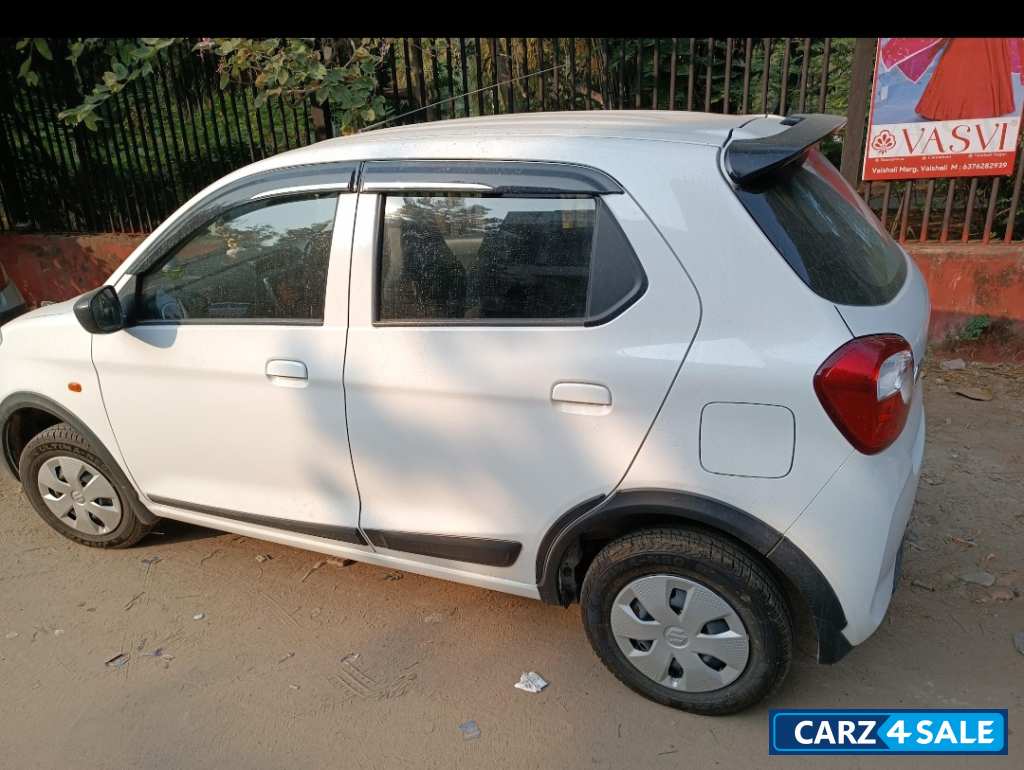 White Maruti Suzuki Alto VXI+