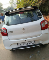 White Maruti Suzuki Alto VXI+