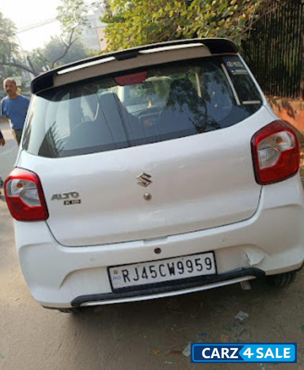 White Maruti Suzuki Alto VXI+
