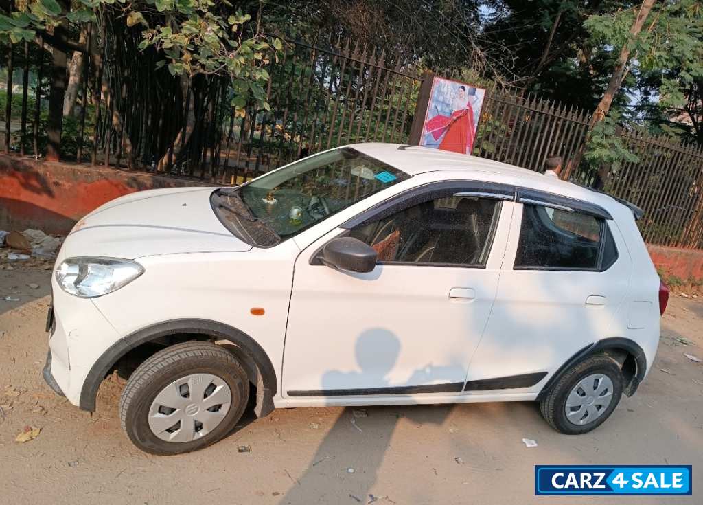 White Maruti Suzuki Alto VXI+
